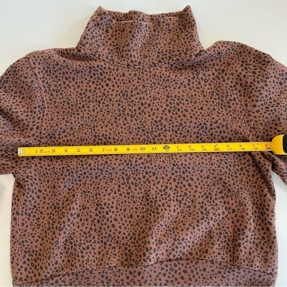 Abercrombie Fitch Leopard print mock turtleneck cropped sweatshirt bell sleeves - Picture 2 of 5